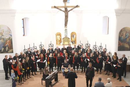 Letni koncert Komorni zbor Fran Gerbič, gostje MePZ Postojna 46 Foto Ljubo Vukelič